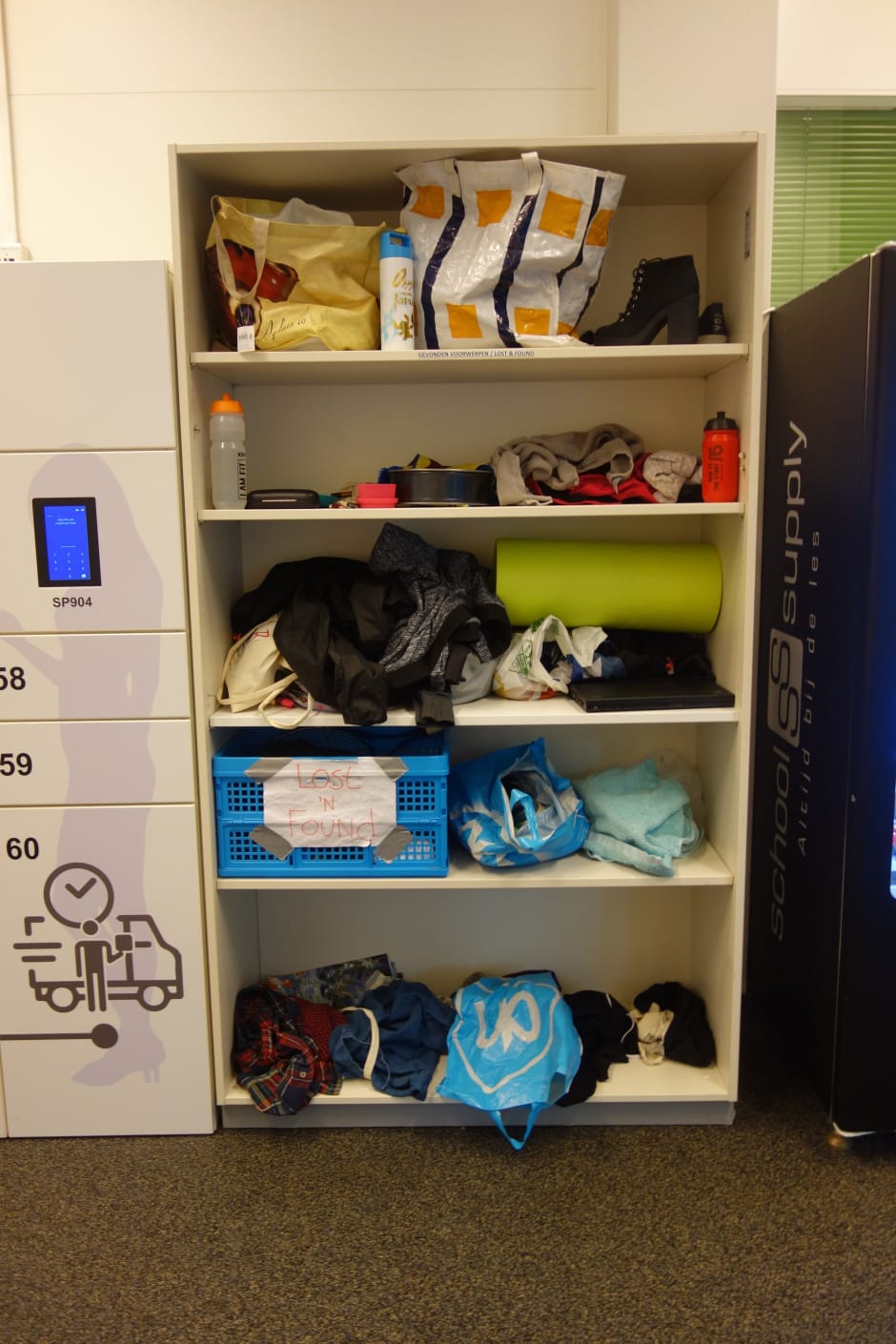 De 'lost and found' kast op Science Park